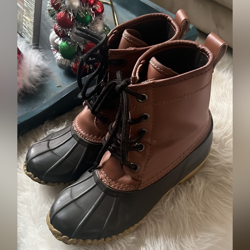 Youth Khombu duck boots size 3Y